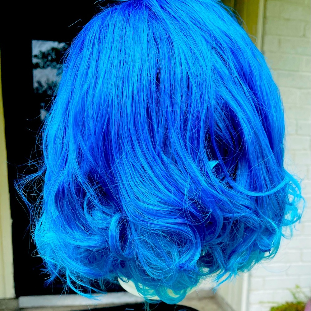 !!!!SOLD!!!!Beautiful multi blue colored Bob, T Part lace wig!